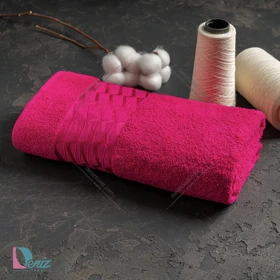 حوله حمامی طرح آرام رنگ سرخابی تیره