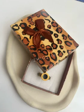 جعبه کادویی با پاپیون