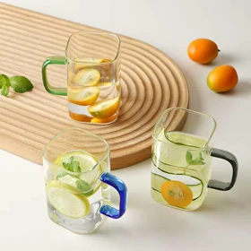 لیوان مکعبی دسته رنگی