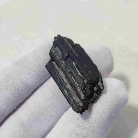 راف سنگ تورمالین سیاه 16 گرمی