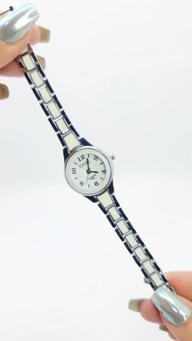 ساعت مچی زنانه مجلسی EHHE نگین‌دار با موتور کوارتز