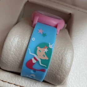 ساعت مچی بچگانه Q&Q ضد آب بند آبی روشن طرح پری دریایی