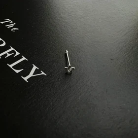 پیرسینگ بینی نقره‌ای زنانه مدل ستاره