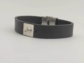 دستبند چرم مردانه وپلاک استیل رنگ ثابت(متن دلخواه)