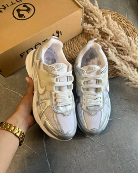 کفش کتانی زنانه نایک HK RUN V2K