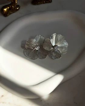 گوشواره گل میخی