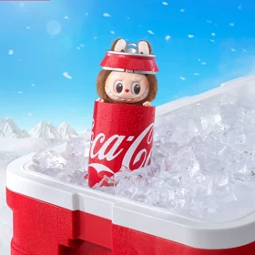 عروسک کلکسیونی لبوبو کوکا کولا