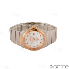 ساعت امگا کانسلیشن مردانه دو رنگ رزگلد ایندکس نگین‌دار صفحه سیلور 105160