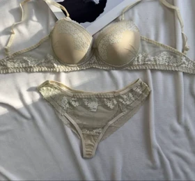 ست شورت و سوتین اسفنجی فنردار برتا کد 6050 کرمی