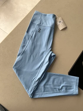لگ ورزشی زنانه آن On مدل Performance Tights