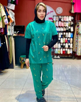 تی‌شرت و شلوار قواره دار