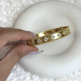 بنگل ونکلیف طلایی با نگین های شفاف