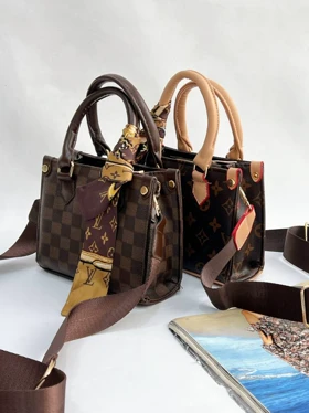 کیف پاسپورتی ال وی گلدوزی 3472