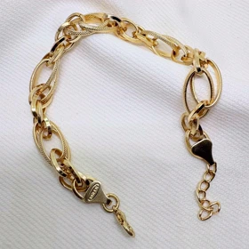 دستبند برند شین مدل «جلوه زرین» | با آبکاری طلای 24 عیار و بافت تراش‌دار