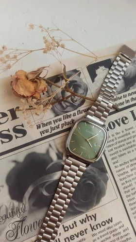 ساعت کاسیو مردانه اولد مانی بند نقره ای صفحه سبز ، اندازه بند 22/5 سانت قفل ریلی با قابلیت کوتاه کردن راحت