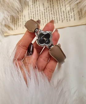 ساعت ونکلیف قهوه ای