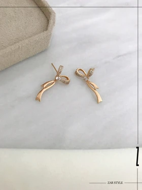 نیم‌ست پاپیون نگین‌دار