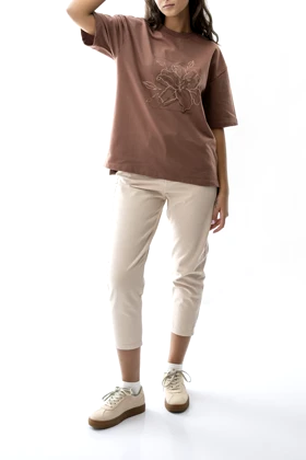 تیشرت ریلکس فیت پشت بلند چاپی زنانه