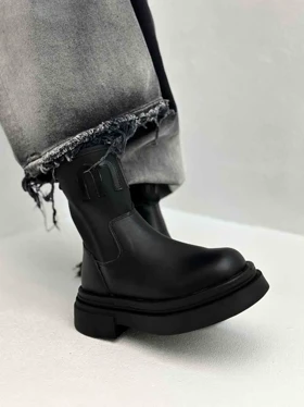 بوت MIU MIU