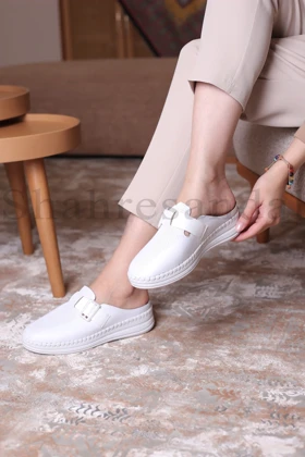 کفش صندل جلو بسته زنانه کد 915