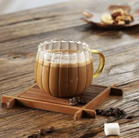 ماگ پیرکس طرح کدو (شیاردار) دسته عسلی /pa51