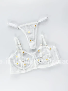 ست شورت و سوتین فنر دار پایه بلند تور و دانتل گل بابونه سفید