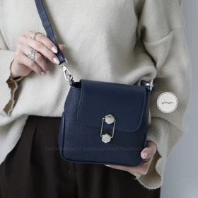 کیف زنانه دوشی مدل آرسانا (سورمه ای)