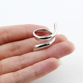 انگشتر زنانه مدل دولاین پیچی (نقره‌ای)