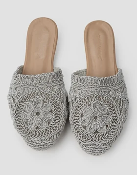 لوفر روی حصیر