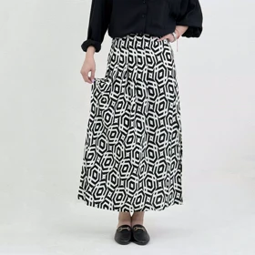 دامن زنانه سفید مشکی