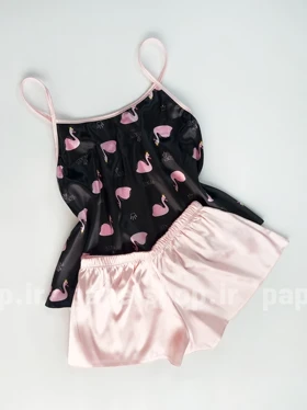 ست لباس خواب تاپ و شورتک ساتن طرح قو