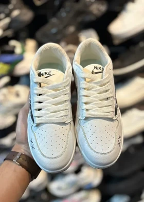 کتانی زنانه ترویس نورث فیس سفید مشکی