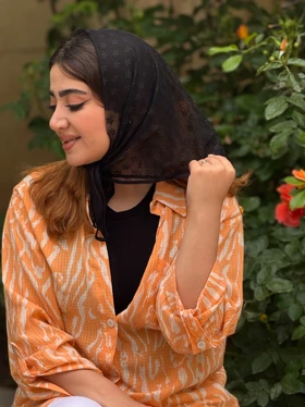 روسری کوتاه توری