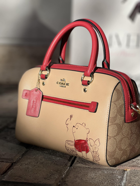 کیف کوچ صندوقی زیپ‌دار مدل pooh