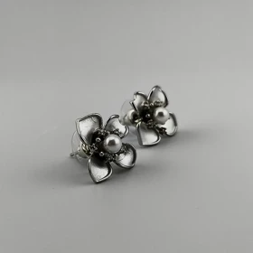 گوشواره طرح گل وسط مروارید
