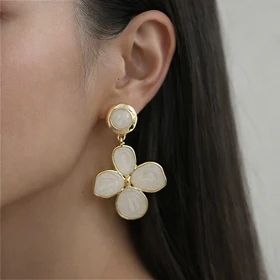 گوشواره زنانه گل آویز کد 882