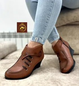 نیم بوت لژدار زنانه یقه دار