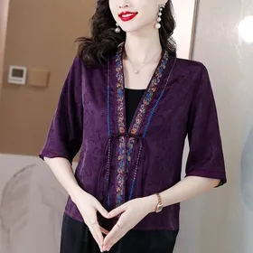 شومیز یقه‌خرجکار