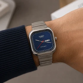 ساعت مچی کلاسیک کاسیو (Casio) – صفحه مربع رنگی و بند فلزی (ابی پر رنگ)