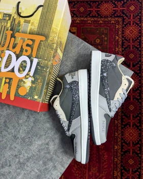 کتانی جردن تراویس نورث فیس