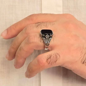 انگشتر نقره مردانه با سنگ عقیق سیاه