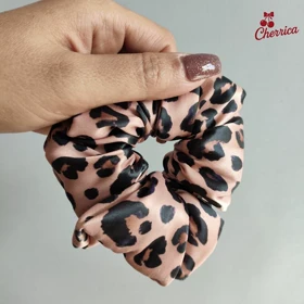 کش اسکرانچی ساتن سایز بزرگ طرح پلنگی کد 8