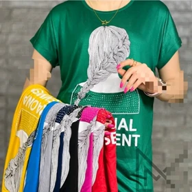 تیشرت زنانه ویسکوز نگین‌دار طرح گیسو