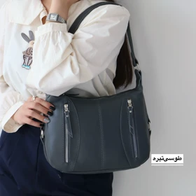 کیف زنانه دوشی مدل پرنیا (طوسی تیره)