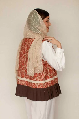جلیقه زنانه بلند باتیک طلاکوب مدل گل نقش (آجری)