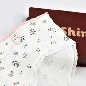 شورت زنانه کبریتی گل ناز