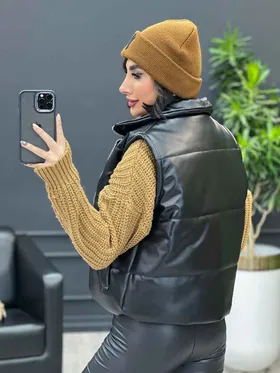 پافر چرم نیم‌تنه