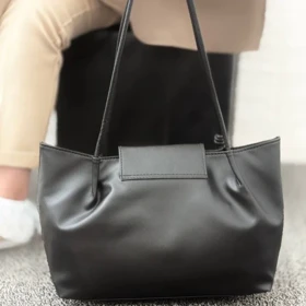 کیف دوشی زنانه آویز توپی کد 2034