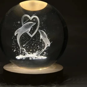 چراغ خواب رومیزی گوی کریستالی طرح دلفین و قلب