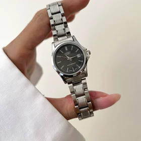 ساعت مچی زنانه کاسیو casio اصلی بند استیل نقره‌ای صحفه نمایش گرد مشکی